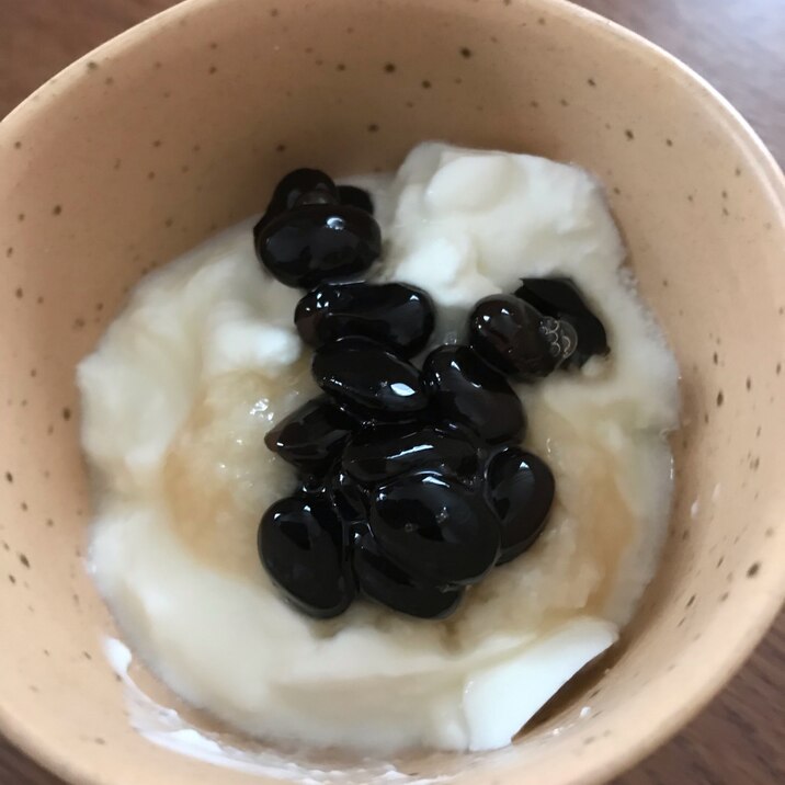 黒豆と甘酒のヨーグルト